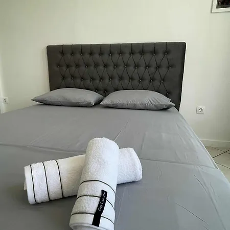 公寓 Grey House Dhídhima