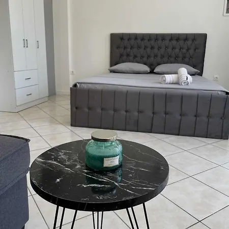 公寓 Grey House Dhídhima