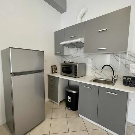 Grey House Dhidhima