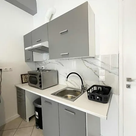 Grey House Apartment Dhidhima